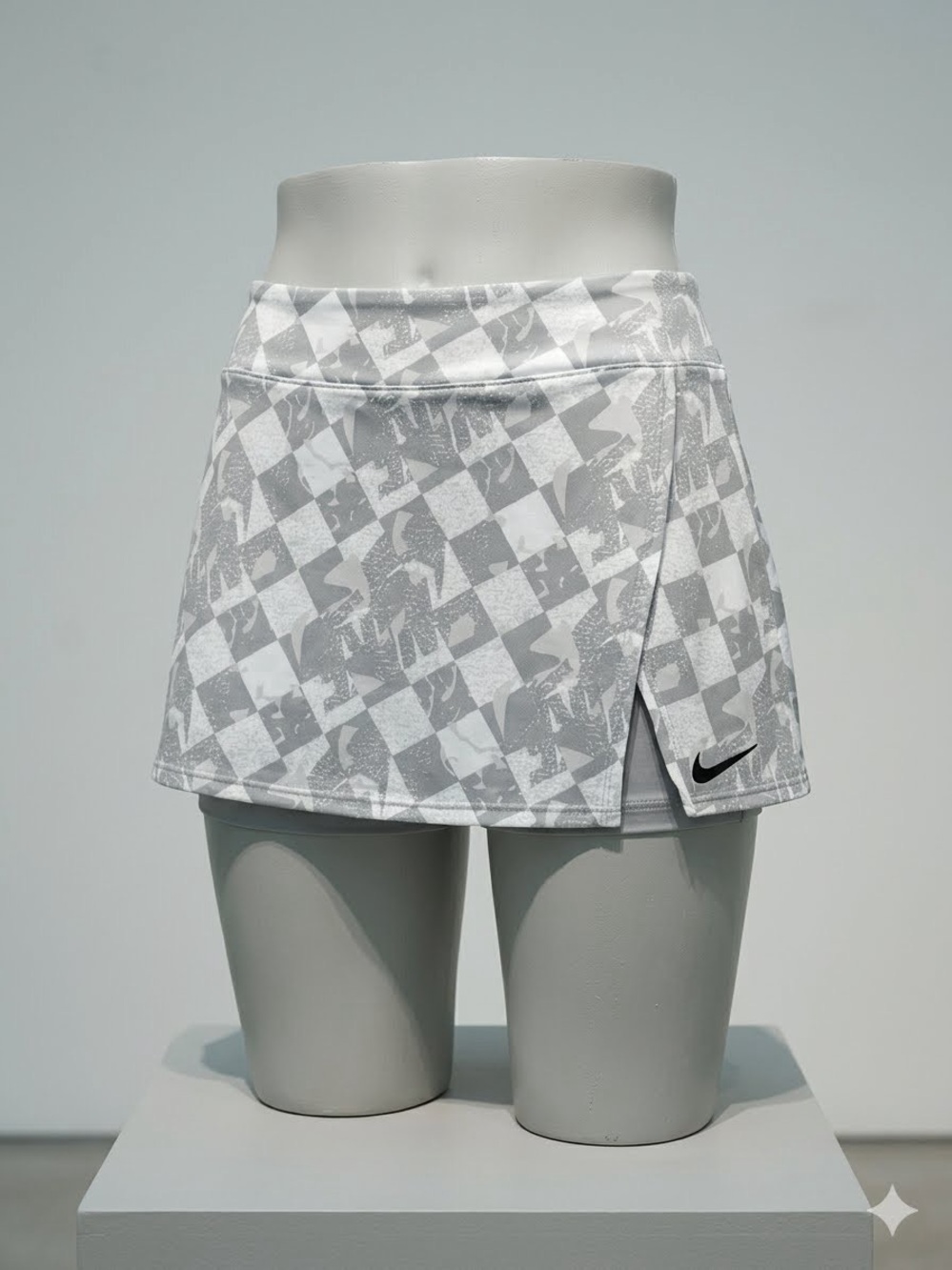 Nike White & Gray Geometric Athletic Skort
